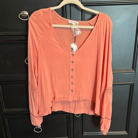 Newbury Kustom Tops - Newbury Kustom Lg NWT Pink Puff Sleeve Crop Blouse
